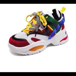 Tennis shoes